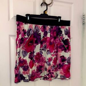 High waisted floral skirt 🌺🌸